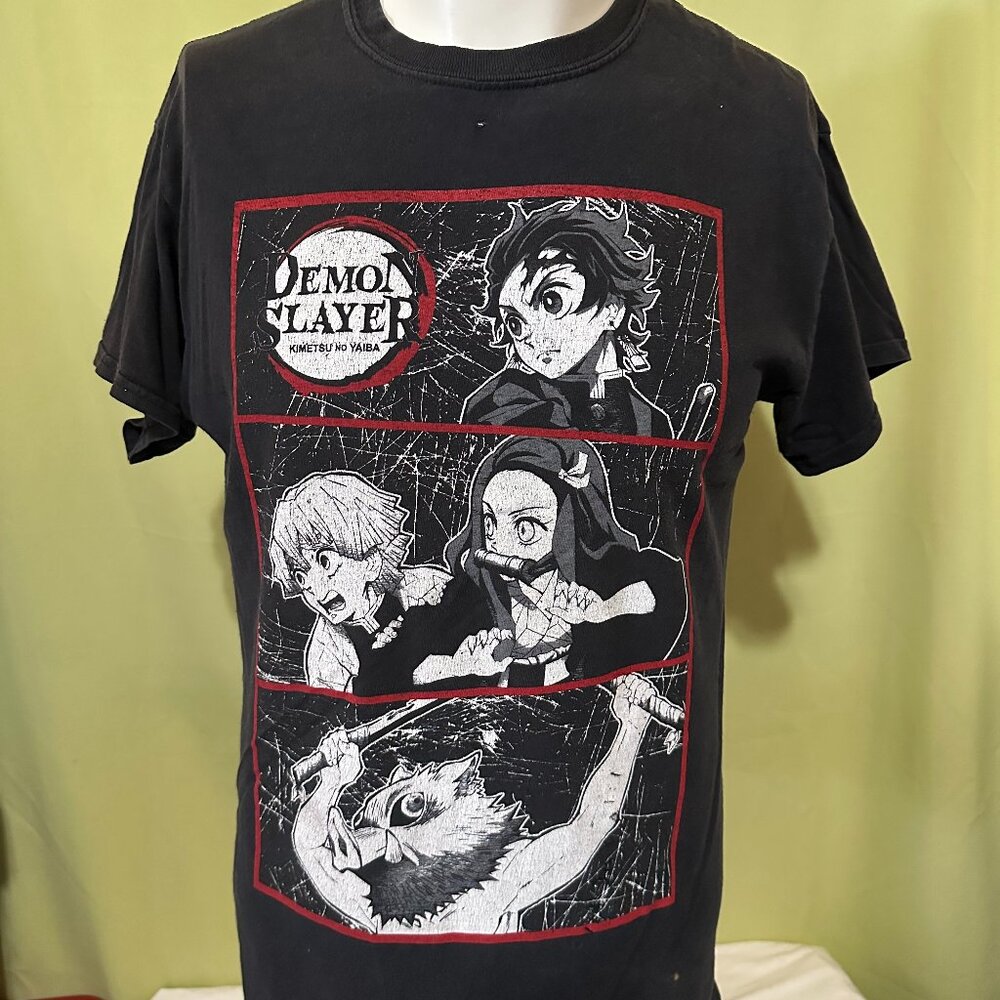 Demon Slayer Men's Black T Shirt Size Medium Nezuko Kamado Muzan Kibutsuji Tanji